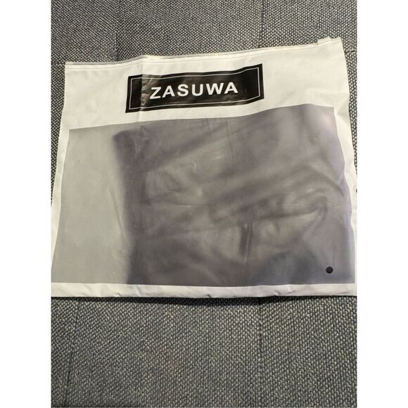 ZASUWA FEMALE GLOSSY PU FAUX LEATHER PEACH BUTT SPANDEX GYM BOOTY SHORTS - Picture 4 of 5